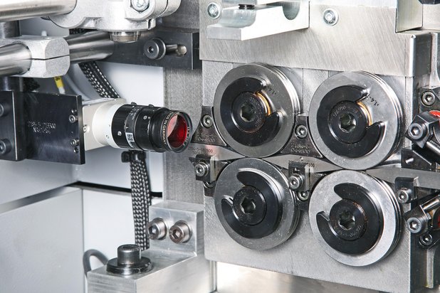 Camera measurement on a compression spring machine